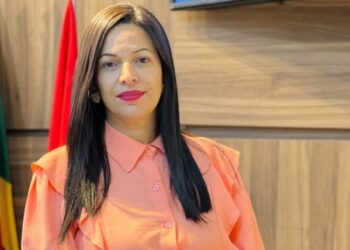 “A prefeitura gastou muito e a decoração de Natal ainda está incompleta”, diz Evinha