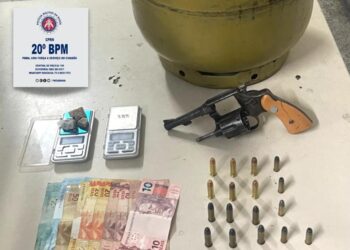 Marido chama polícia após mulher trocar botijão de gás por crack e suspeito é preso com revólver no centro de Paulo Afonso