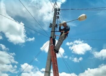 Prefeitura de Glória realiza melhorias nas estradas vicinais e revisão do Programa ‘Alumiá’