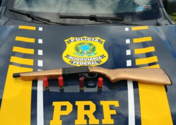 PRF recupera carro roubado e apreende arma de fogo e munições em Paulo Afonso (BA)