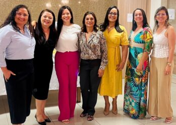 Vereadora Evinha prestigia posse da coordenação da Câmara da Mulher Empresária