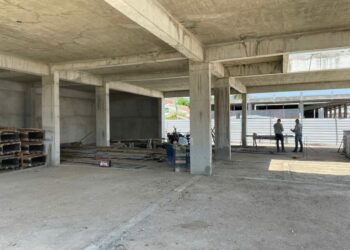 Obra da ampliação da feira coberta no centro da cidade é retomada