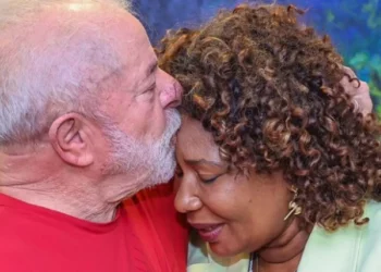 ‘Vamos precisar de todo mundo’, diz Margareth Menezes após aceitar cargo de ministra da Cultura