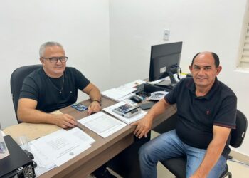 Presidente da Câmara, Zé de Abel, vai até a prefeitura e confirma pagamento dos servidores para esta terça, dia 10