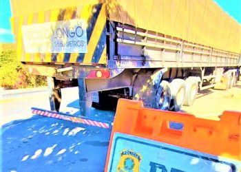 Caminhão é apreendido pela PRF em Paulo Afonso transportando toneladas de milho sem nota fiscal