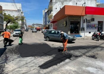 Operação tapa-buraco tem início por vias mais danificadas pela chuva