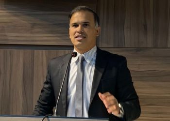 “A prefeitura precisa honrar com seus compromissos”, denuncia Marconi sobre atraso de três meses de pagamento a pipeiros