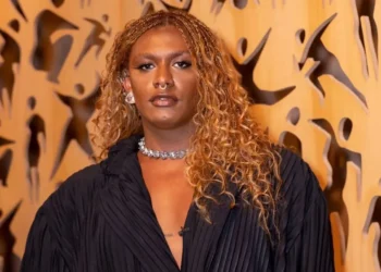 Questão do concurso da PM-BA sobre 1ª artista transgênero a conquistar Grammy Latino repercute nas redes sociais