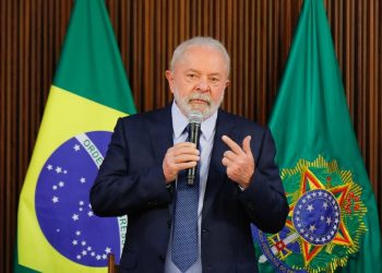 Lula contraria o que disse durante a campanha e agora admite possibilidade de disputar reeleição em 2026