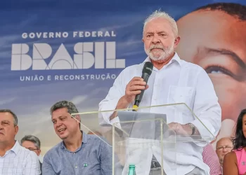 Lula confirma aumento da faixa de isenção do IR para R$ 2.640 e reajuste do salário mínimo para R$ 1.320 em maio
