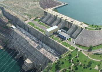 Lula critica e fala em rever a privatização da Eletrobras