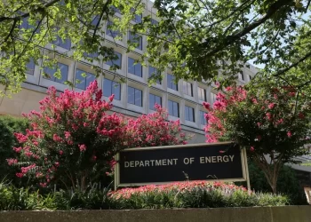 Relatório de agência dos EUA afirma que Covid-19 surgiu de vazamento de laboratório chinês