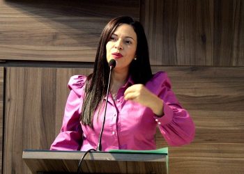 “A prefeitura não consegue organizar uma festa para crianças, como fará o resto?” questiona Evinha