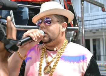 Deboche?! ‘Neto LX’ grava música sobre pensão alimentícia, após ter prisão revogada pela Justiça de Paulo Afonso