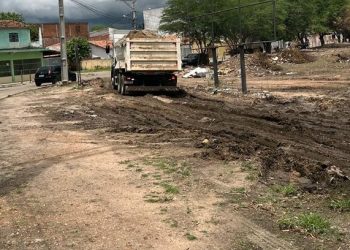 Segue avançando construção de passeio para pedestres e ciclistas na via que liga o Jardim Bahia ao Moxotó