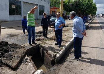 Equipe estuda projeto para drenagem da BA 210 e Rua Eraldo Rocha, próximo ao Parque de Exposições