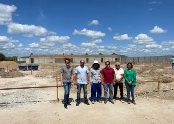 Glória investe em Educação – Prefeito David Cavalcanti acompanha construção da Escola Modelo no Povoado Porto da Serra
