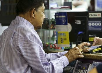 Teto do crédito consignado do INSS sobe para 1,97% ao mês; valor foi decidido por Lula