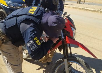 Em Cícero Dantas (BA), PRF recupera motocicleta roubada e apreende mais dois veículos adulterados