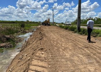 Obra de passeio para pedestres e ciclistas na via conhecida como duas águas está em andamento