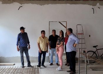 Escolas municipais em reforma recebem visita do gestor Marcondes Francisco