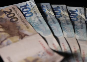 Governo propõe salário mínimo de R$ 1.389 em 2024, sem aumento real