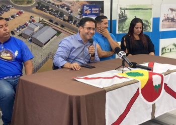 Durante coletiva, prefeito de Glória (BA) David Cavalcanti confirma Tarcísio do Acordeon no São Pedro da Quixaba