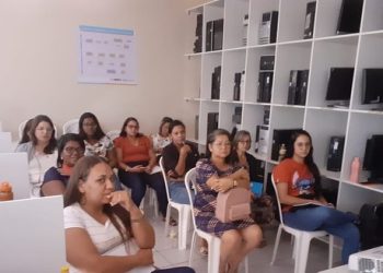 Mulheres da Associação do Riacho participam de curso de informática em Juazeiro