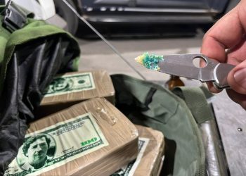 PRF apreende cocaína marcada com “nota de Dólar do Pablo Escobar” no interior da Bahia
