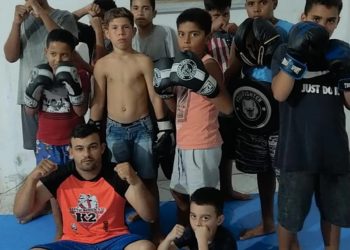 Mesmo sem apoio, atleta pauloafonsino ensina artes marciais a jovens e adolescentes do bairro Prainha