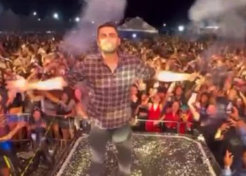 Público soltou a voz com o vaqueiro Mano Walter na 2ª noite dos festejos juninos de Glória-BA