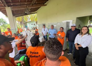Prefeitura inicia entrega das cestas com alimentos arrecadados no Arraiá da Rua D