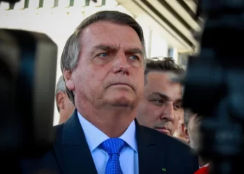 Maioria do TSE condena Bolsonaro à inelegibilidade até 2030