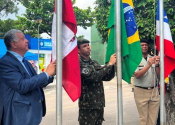 Hasteamento das bandeiras dá continuidade a programação em celebração aos 65 anos do município