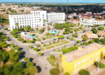 Esposa de prefeito é exonerada de secretaria em Cipó após Ministério Público da BA apontar nepotismo