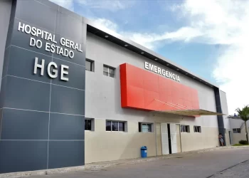 Mulher é baleada na boca após se recusar a ter relações sexuais com homem que conheceu em bar em AL