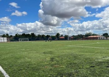 Obra do campo de futebol do Bairro Rodoviário está em fase de conclusão