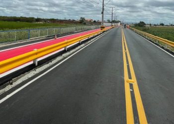 Com objetivo de promover trânsito mais seguro, Prefeitura de Paulo Afonso continua com de sinalização horizontal de vias