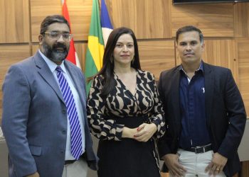 Vereadores de oposição judicializam conflito de “dois prefeitos” para buscar solução legal