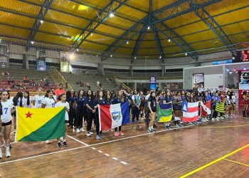 Abertura oficial do CBS Feminino Sub 18 de Vôlei é marcada por desfile, amistoso e lançamento de mais uma etapa do Projeto Esporte Educar