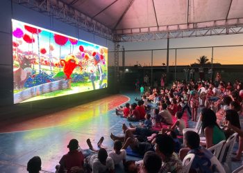 Moradores do Bairro Siriema prestigiam Cinema na Minha Comunidade