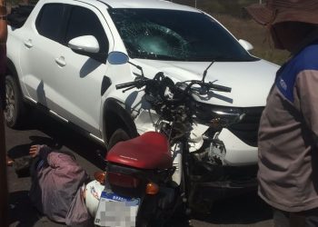 Acidente na BR-110: homem fica ferido após colisão entre carro e moto no Distrito de Barragem Leste