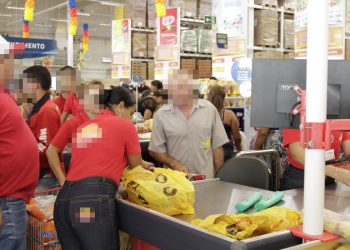 Comércio em Paulo Afonso durante o feriado de Finados: supermercados abrem e lojas fecham