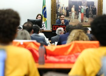 Comissão da Câmara aprova projeto que proíbe casamento homoafetivo