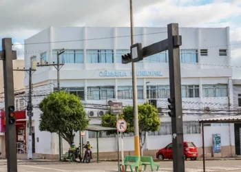 Câmara de Delmiro Gouveia (AL) aprova aumento dos salários dos vereadores de R$ 5 mil para R$ 10 mil, a partir de 2025