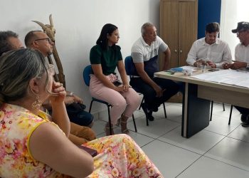 Após recomendações do Corpo de Bombeiros, reunião com feirantes e representantes de setores aborda melhorias no Mercado Público