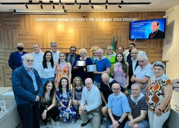 Familiares de Padre Lorenzo e Dom Mário recebem Título de Amigo da Cidade de Paulo Afonso dos vereadores Evinha e Macário