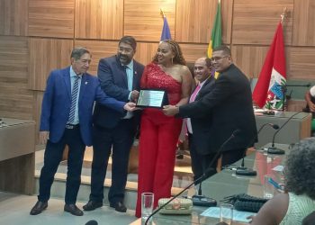 Buena Esther, escrivã da Delegacia da Mulher é agraciada com o Título de Cidadã Pauloafonsina