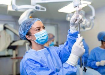 Pagamento do piso nacional da enfermagem foi realizado nesta segunda-feira (18) injetando cerca de R$ 1 milhão na economia local