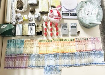 Operação da PM/Rondesp desmantela esquema de tráfico em Paulo Afonso com apreensão de drogas, dinheiro e munições